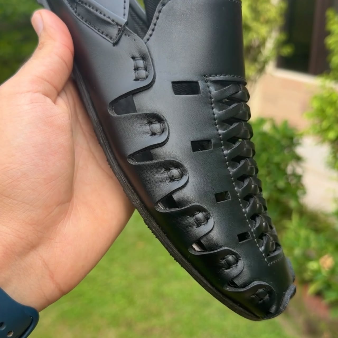 SQ-211 | Black Medicated Sandle