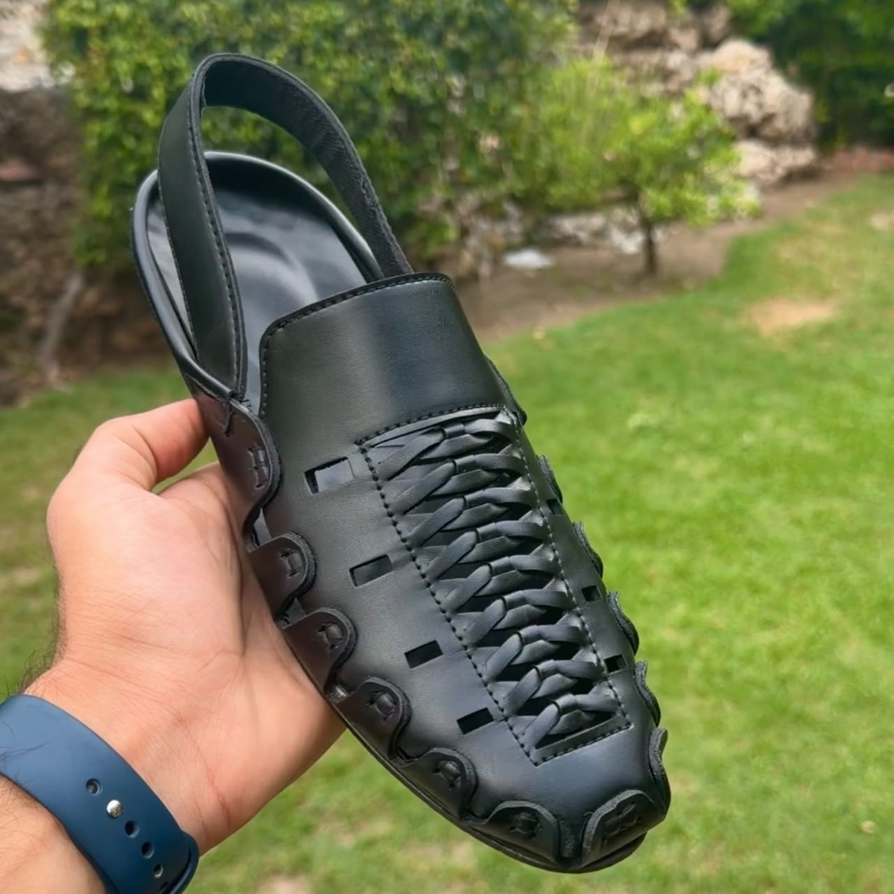 SQ-211 | Black Medicated Sandle