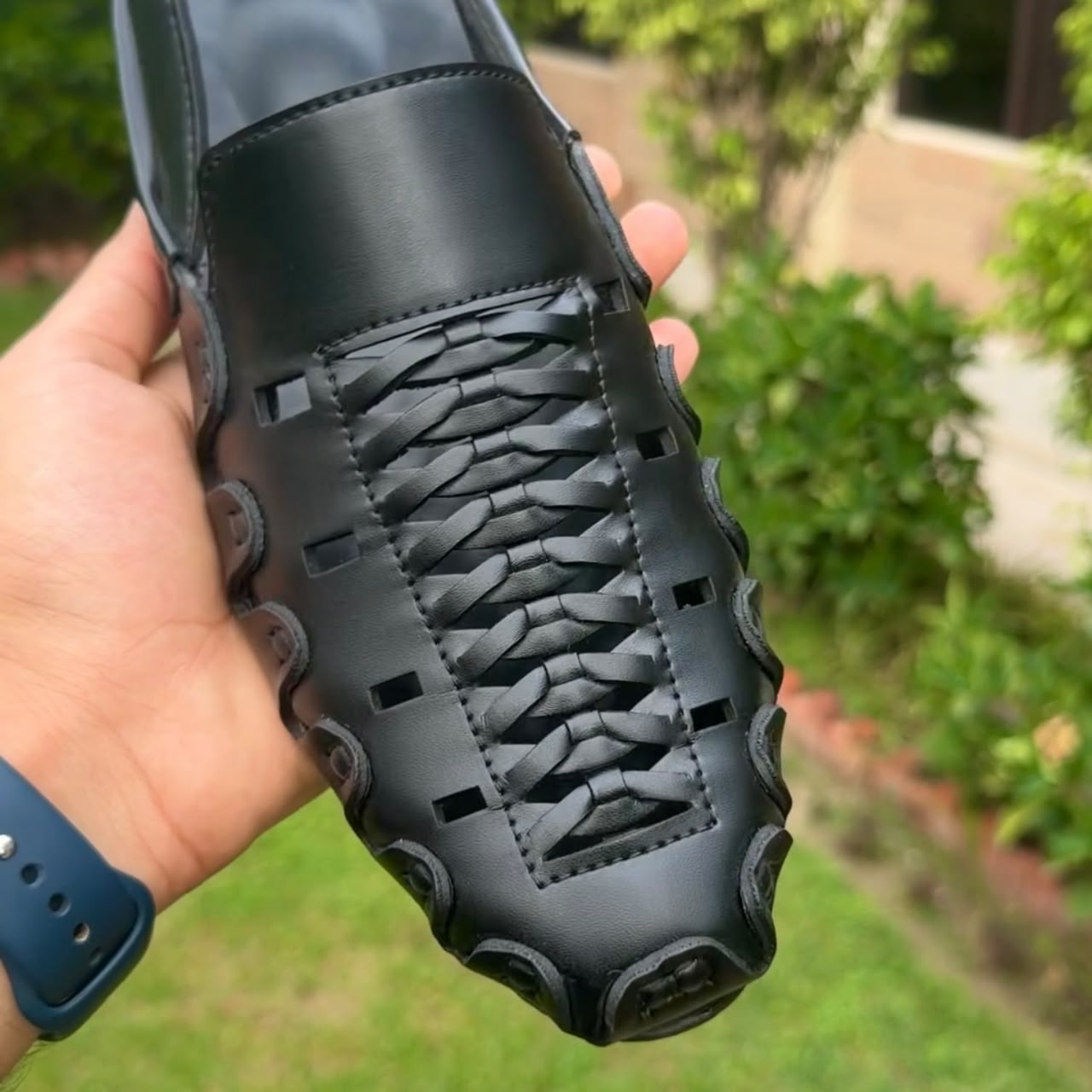 SQ-211 | Black Medicated Sandle
